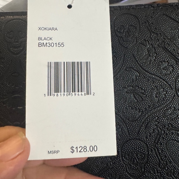 Betsey Johnson Black Skull Embossed Tote NWT - Picture 5 of 8